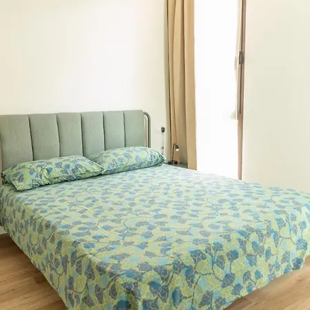 Reina 2 Apartment